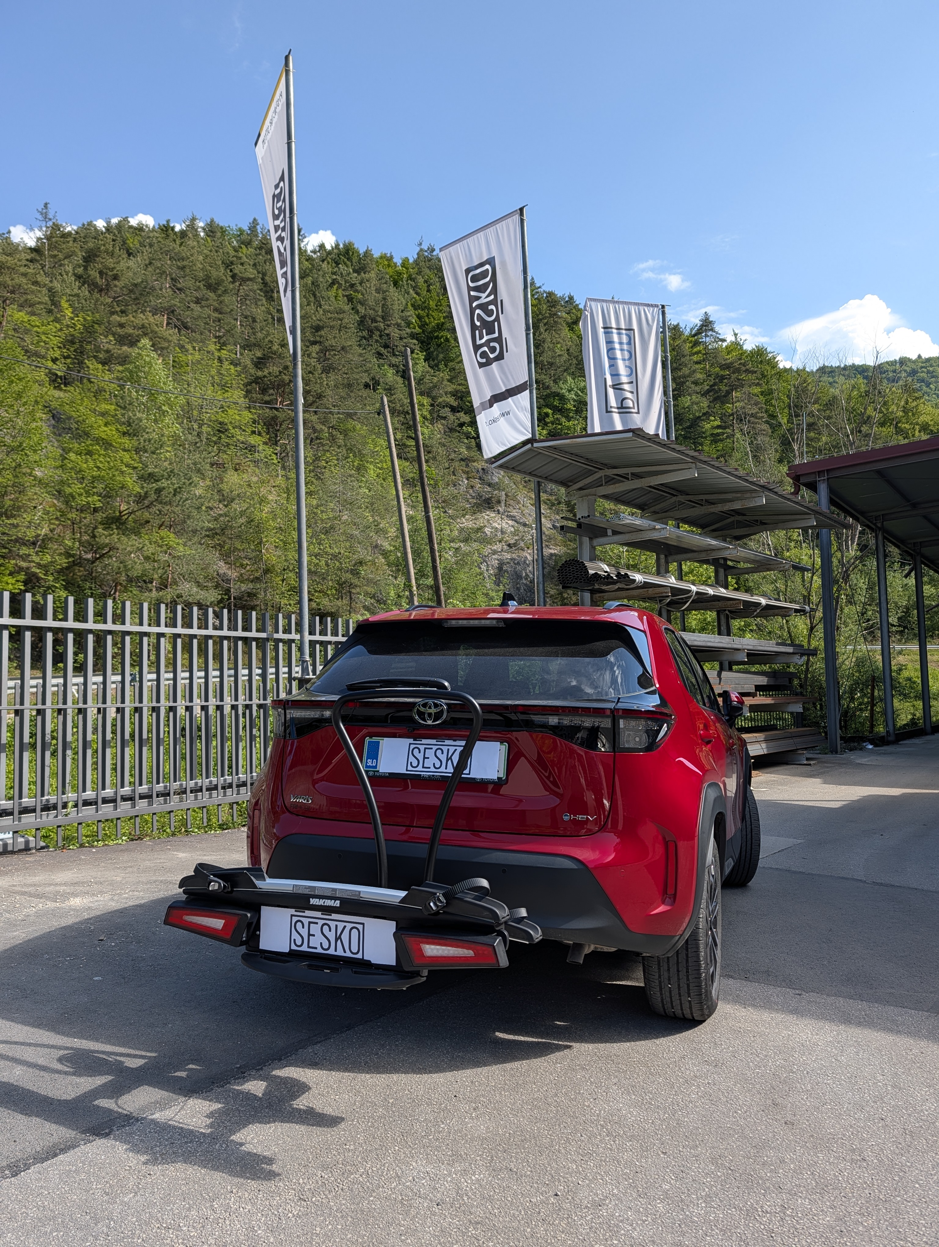 Vlečna naprava in nosilec za kolesa Šeško